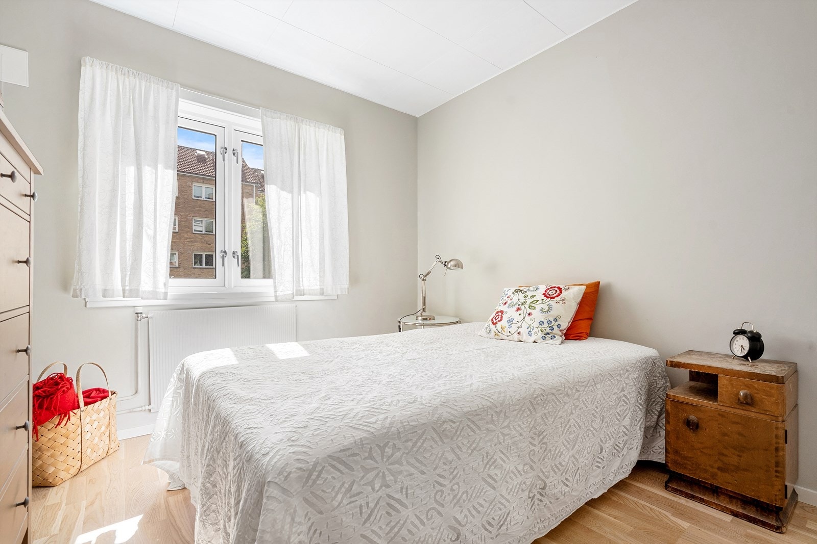 Hovedsoverommet har god plass til en større dobbeltseng og annet møblement. Galleribilde