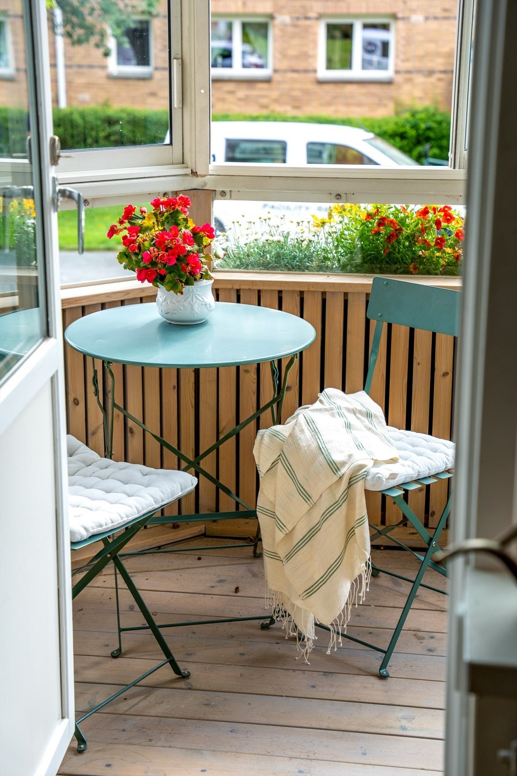 Fra stuen er det utgang til en herlig innglasset balkong. Galleribilde