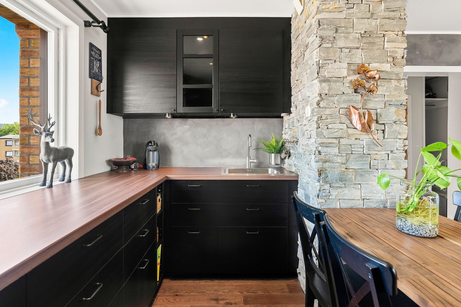 Varmtvann og fyring er inkludert i felleskostnadene. Galleribilde