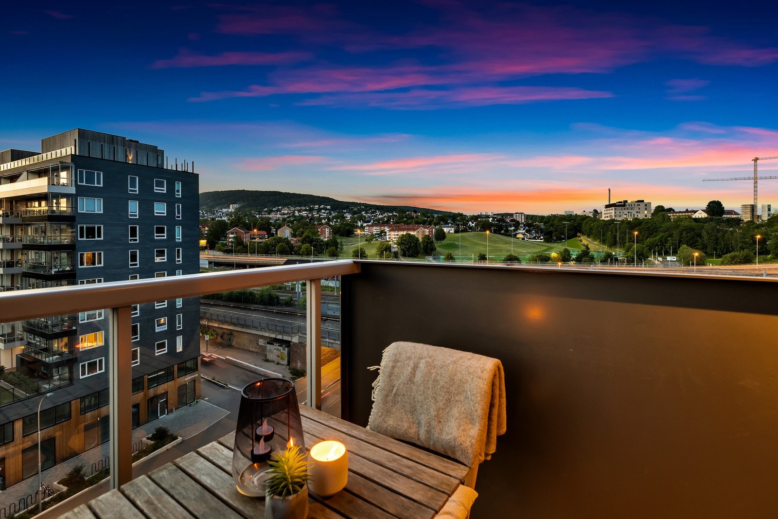 Kveldsstemning på balkongen. Galleribilde