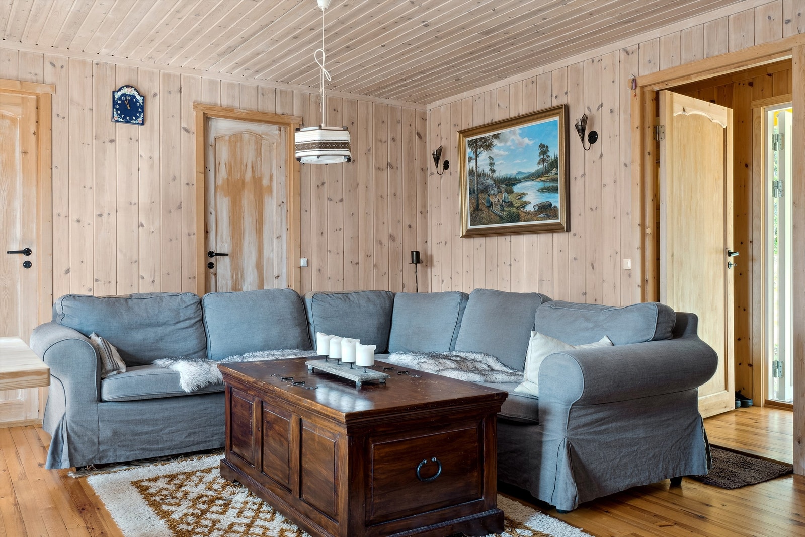 Fra stuen er det adkomst til soverommene Galleribilde