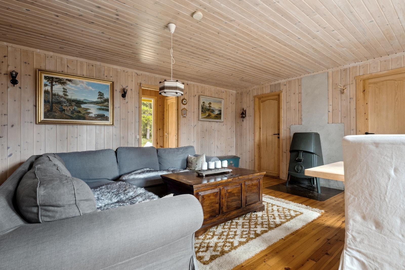 Hytta selges møblert Galleribilde