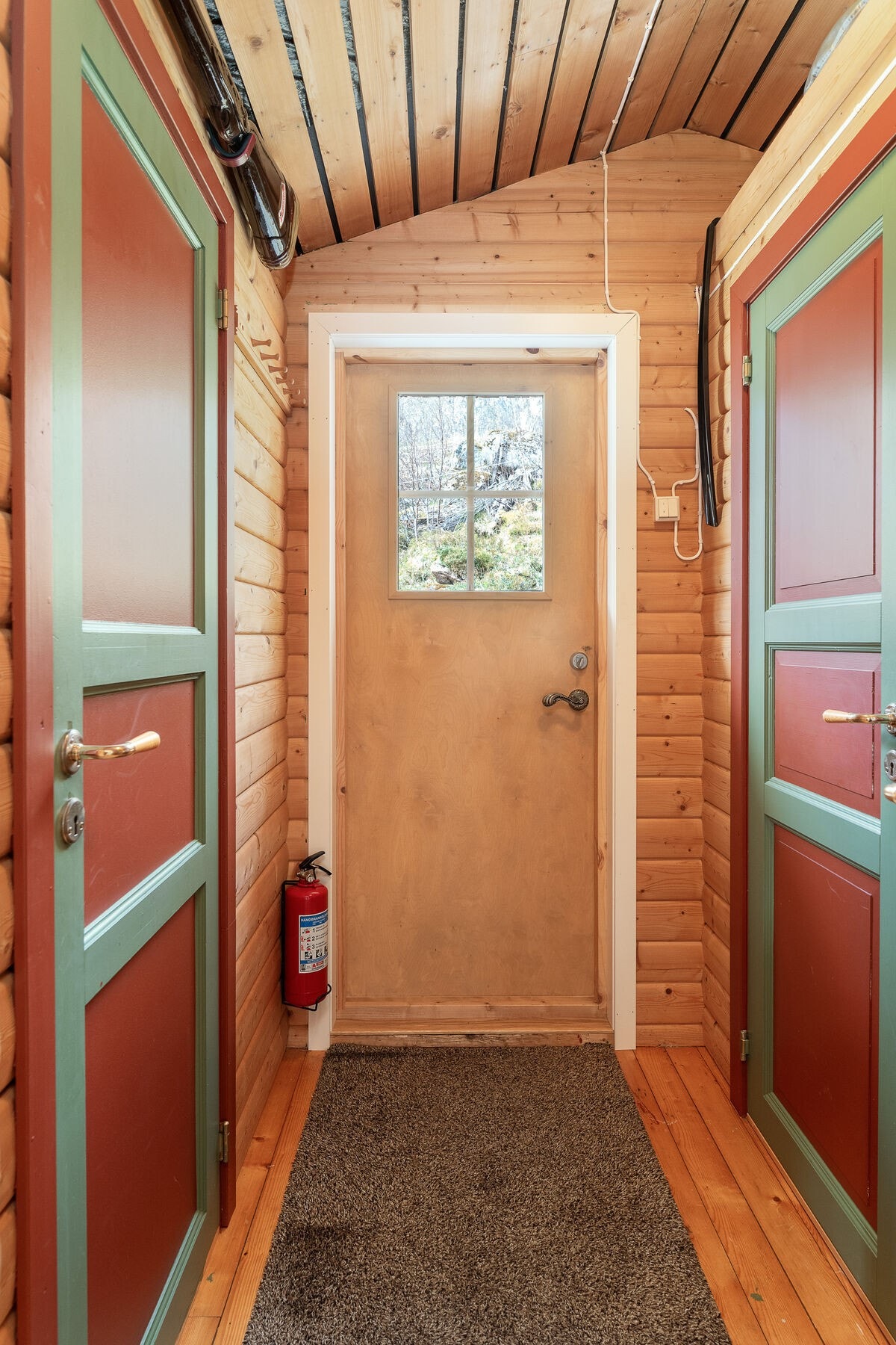 Entré med adkomst til bad og bod. Galleribilde