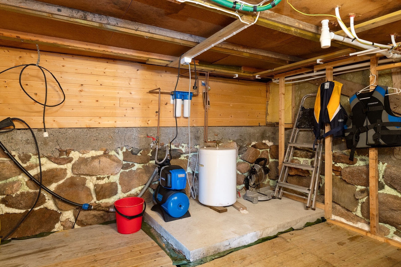 Bod ved naustrom. Galleribilde