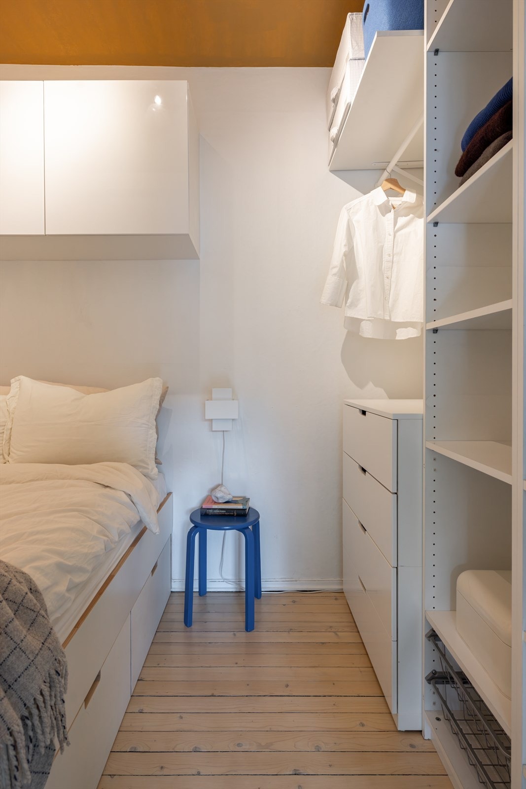 Rommet er utstyrt med godt med lagring. Galleribilde