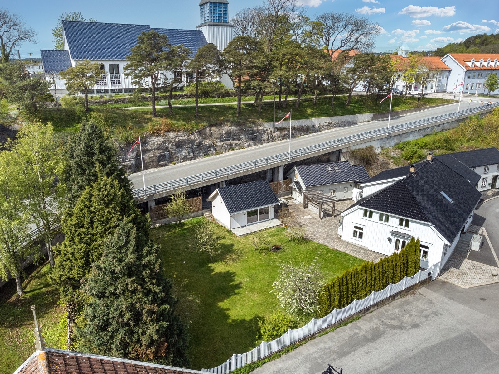 Med nærhet til alt hva en trivelig sørlandsby kan tilby. Galleribilde