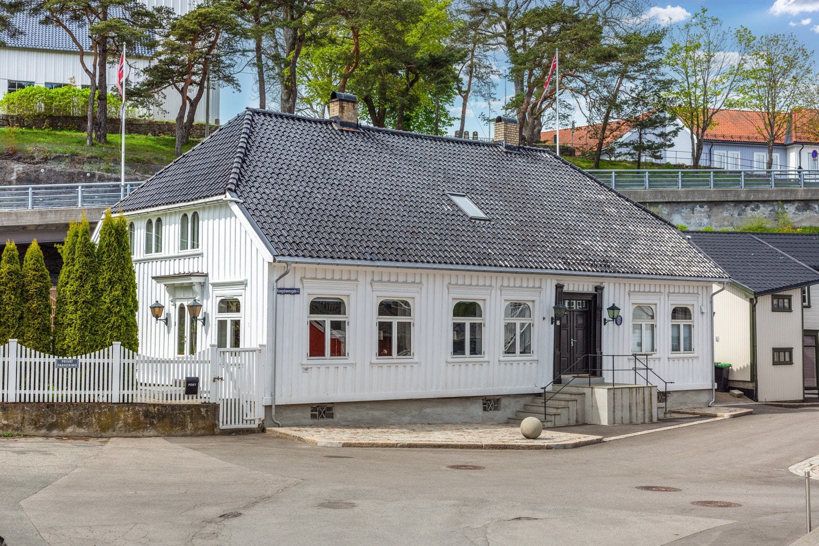 Meglerhuset Telemark har gleden av å vise frem Apotekergaarden i Langesund. Galleribilde