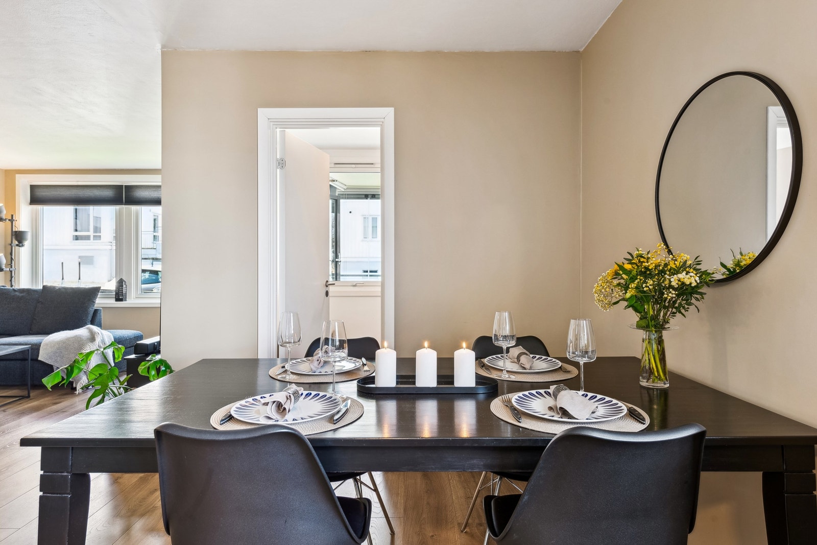 Fin plass for spiseplass i tilknytning til kjøkkenet. Galleribilde