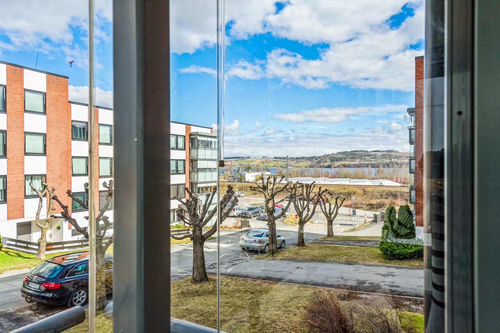 Leiligheten har en attraktiv beliggenhet med gangavstand til barnehager og skoler, kjøpesenter, NTNU og skysstasjon. Galleribilde