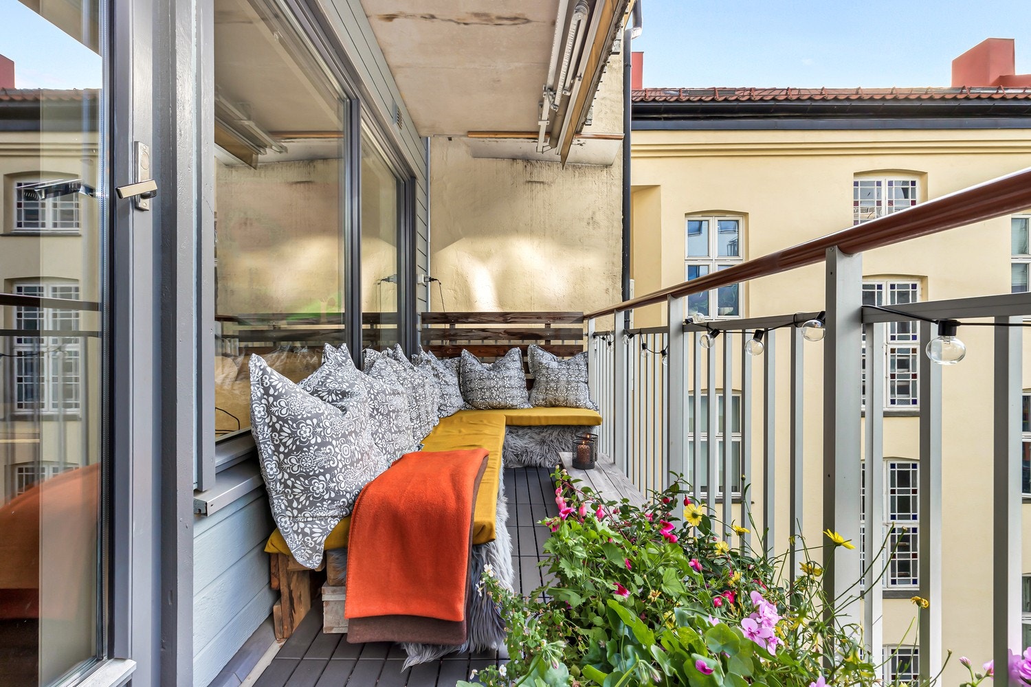 Vestvedt balkong med markise Galleribilde