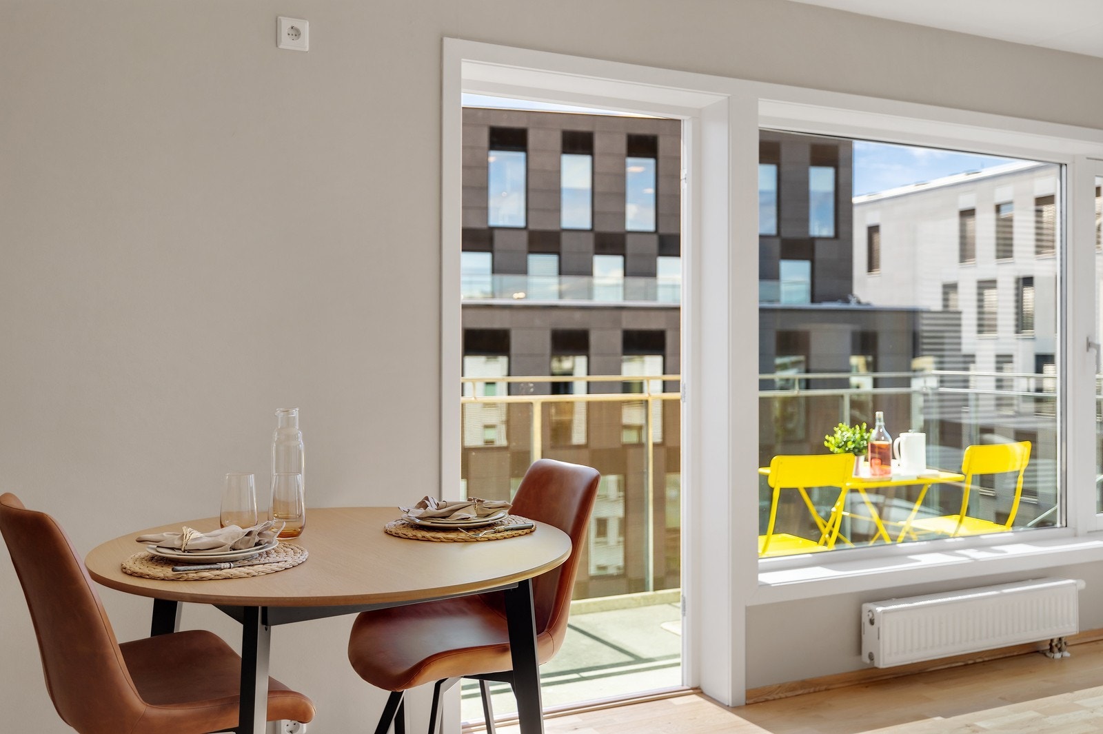 Fra stuen er det utgang til balkong. Galleribilde