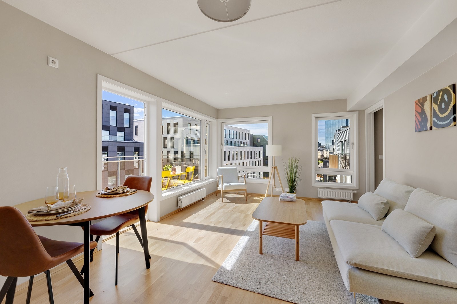 Romslig stue med gode møbleringsmuligheter! Galleribilde