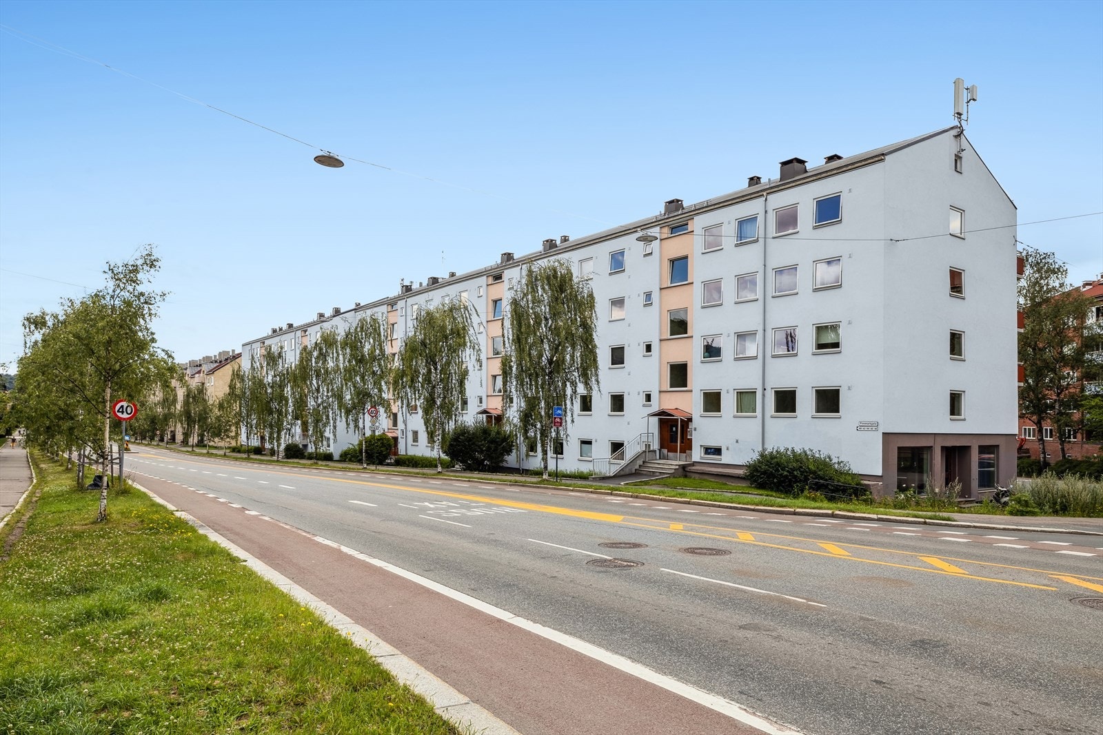 Sameiet består av 173 boligseksjoner og 5 næringsseksjoner. Det foreligger avtale om salg av loftsarealer, samt planer om salg av seksjoner som sameiet eier. Les mer i salgsoppgaven. Galleribilde