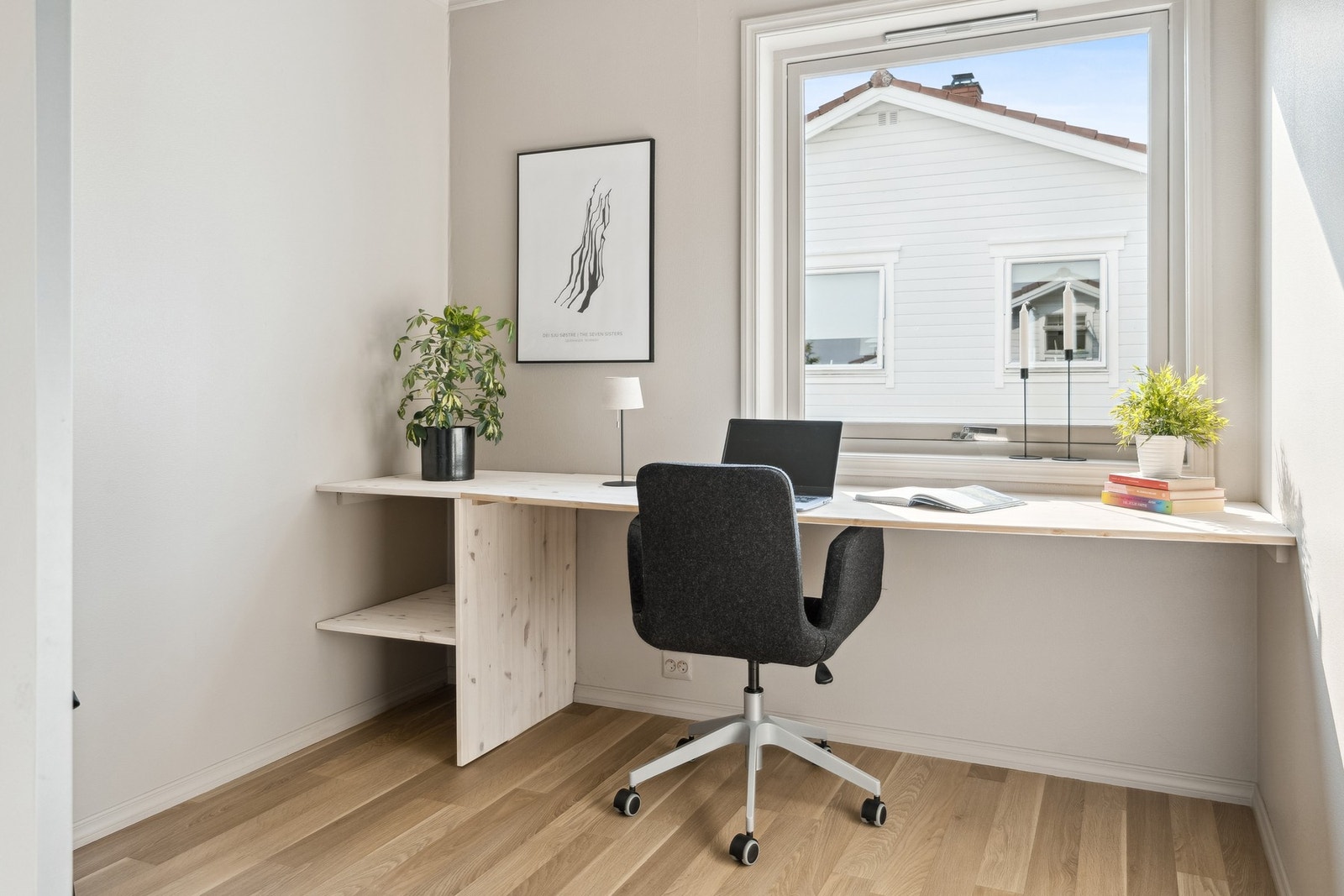 Soverom nummer tre, i dag benyttet som kontor. Galleribilde