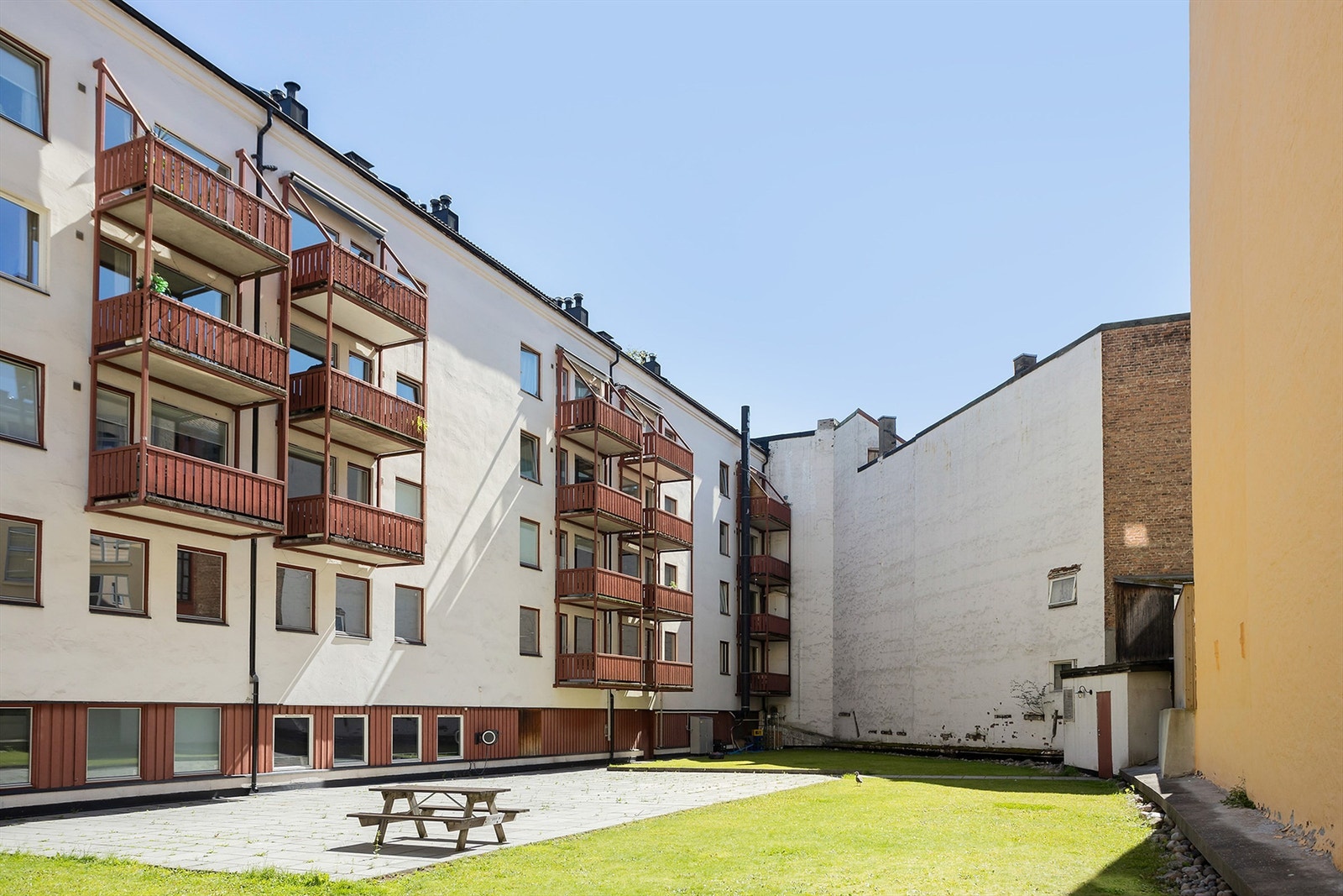 Bakgård Galleribilde