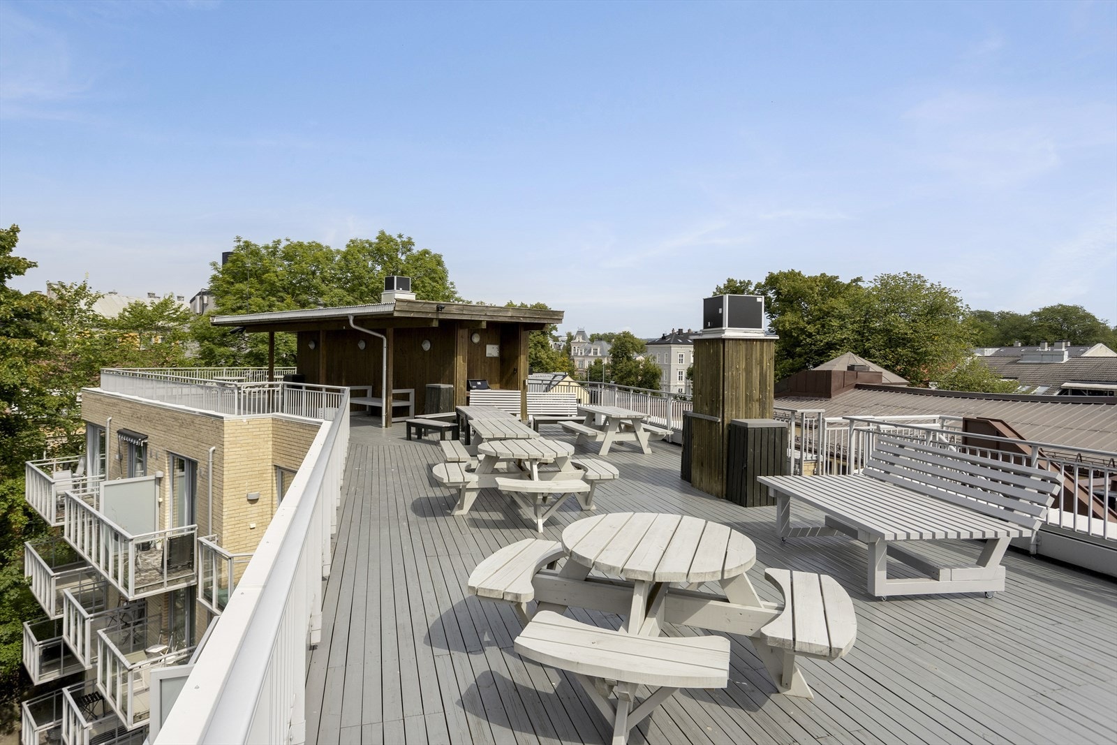 Stor felles takterrasse i 7. etasje byr på flotte solforhold. Heisadkomst Galleribilde