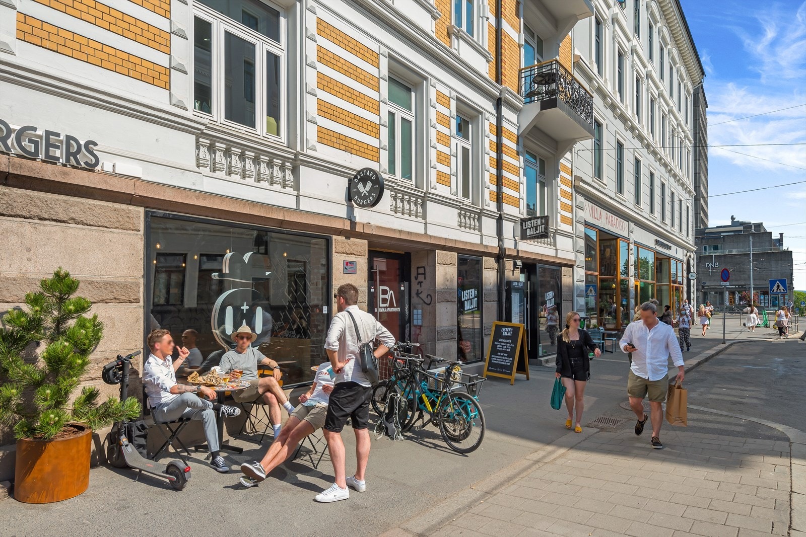 Nabolaget er fullspekket med populære kaféer, restauranter, interiørforretninger og klesbutikker Galleribilde
