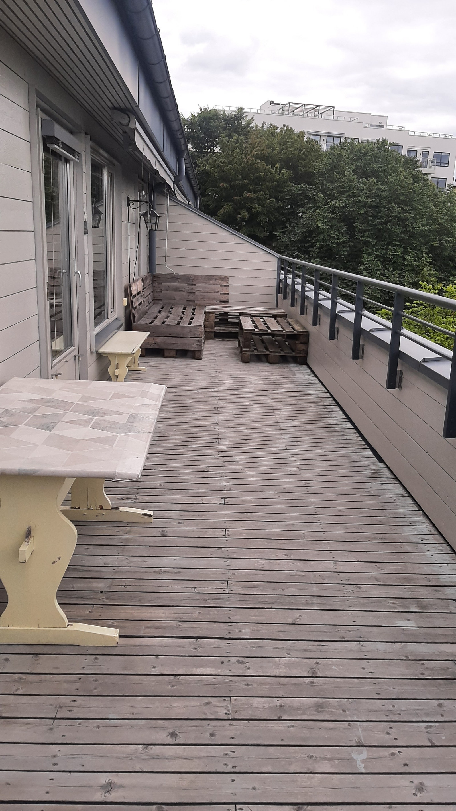Stor terrasse med fantastiske solforhold og utsikt Galleribilde