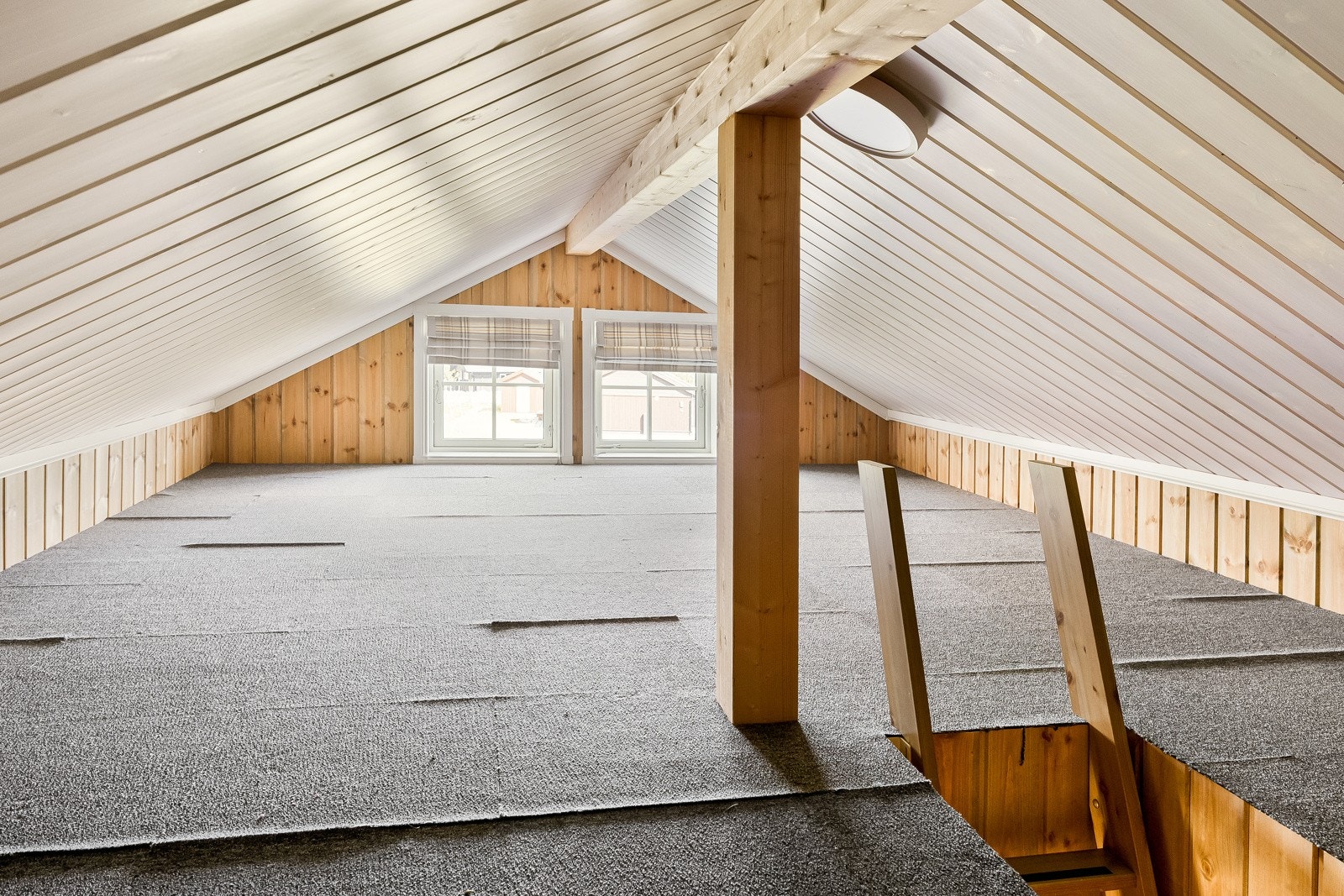 Hemsen kan brukes enten til lagringsplass eller ekstra soveplass Galleribilde