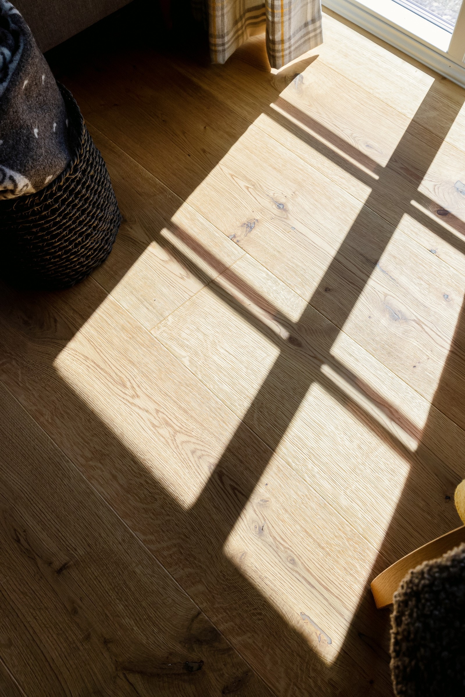 Hytten har en gjennomgående god standard med et moderne farge- og materialvalg Galleribilde