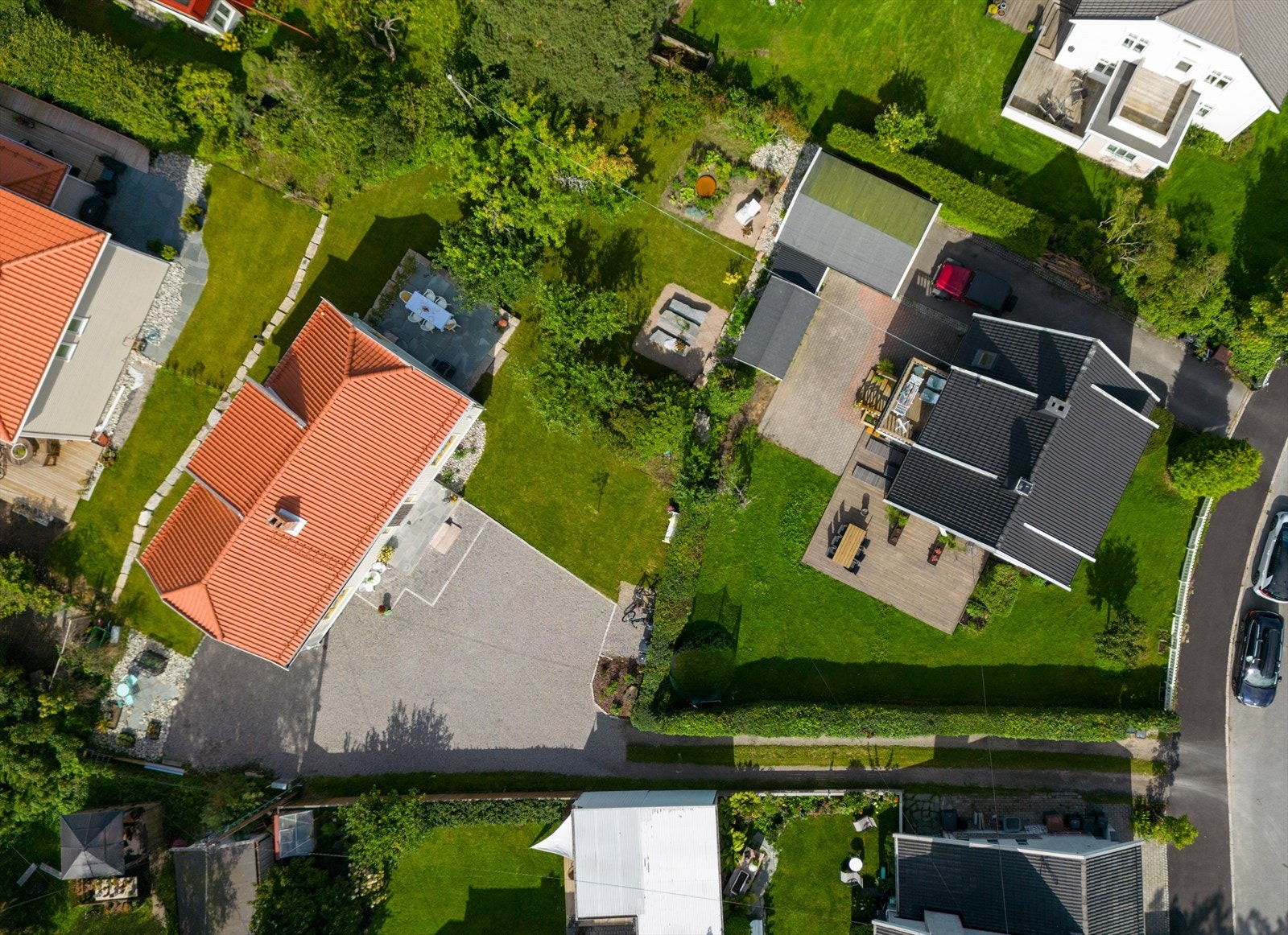 Området er bemerkelsesverdig stille til å ligge så sentralt, og nummer 15 befinner seg i midten, langt unna veier - i kvartalets grønne hjerte. Galleribilde