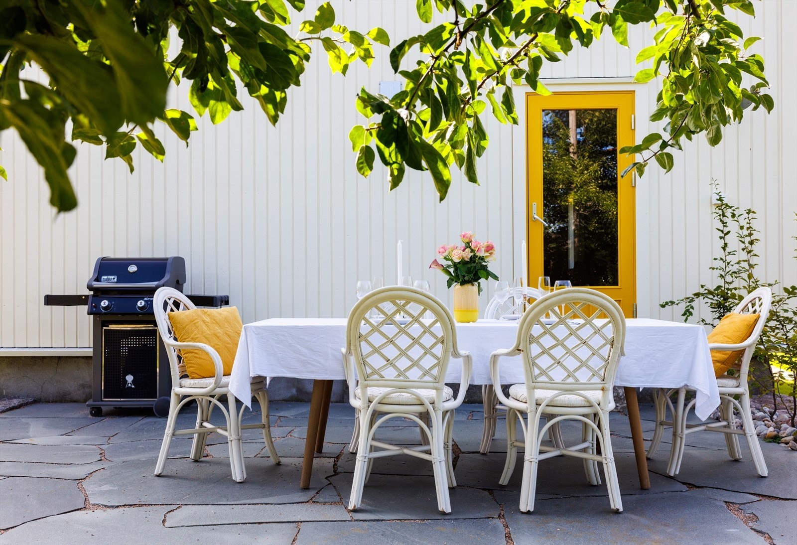 Balkongdøren er håndlaget av Nygård snekkeri for å holde samme profil som ytterdøren. Galleribilde