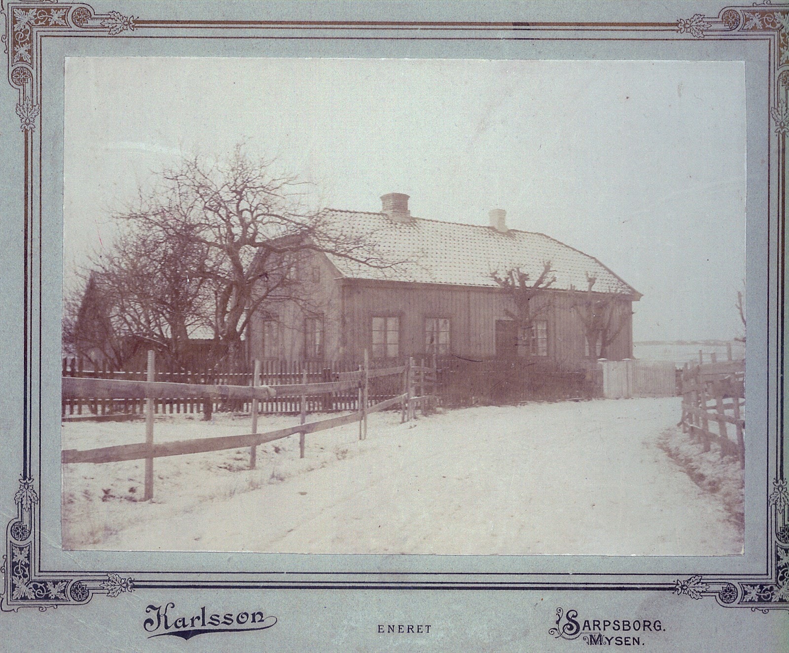 Dette var en av byens gårder, "Midtre Grotterød gård" bilde fra 1905 før ombygging i 1935. Galleribilde