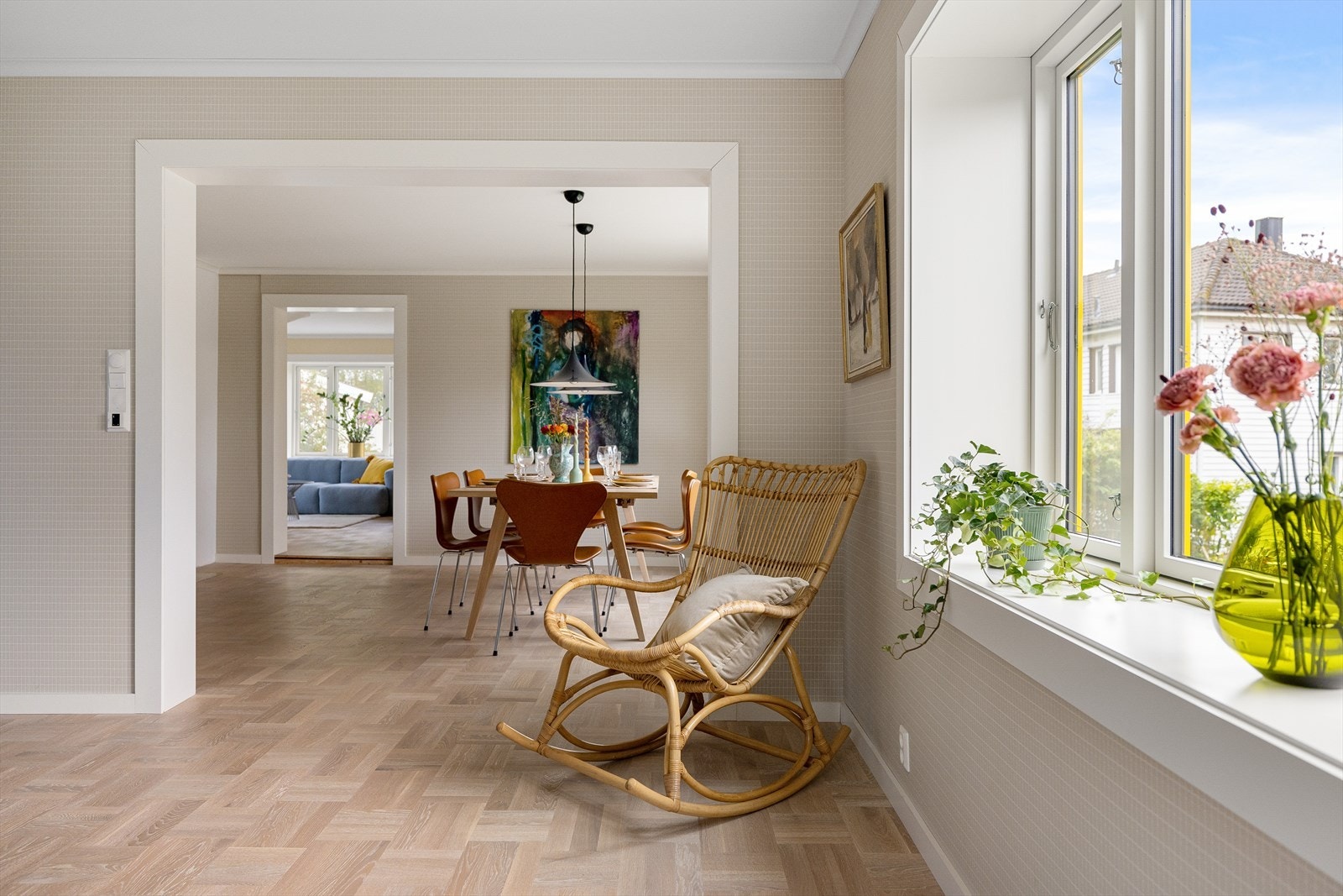 Vi befinner oss et sted mellom det klassiske 1800-tallet, 50-tallets farger og mønster og nåtid, og nesten alt er nytt. Galleribilde