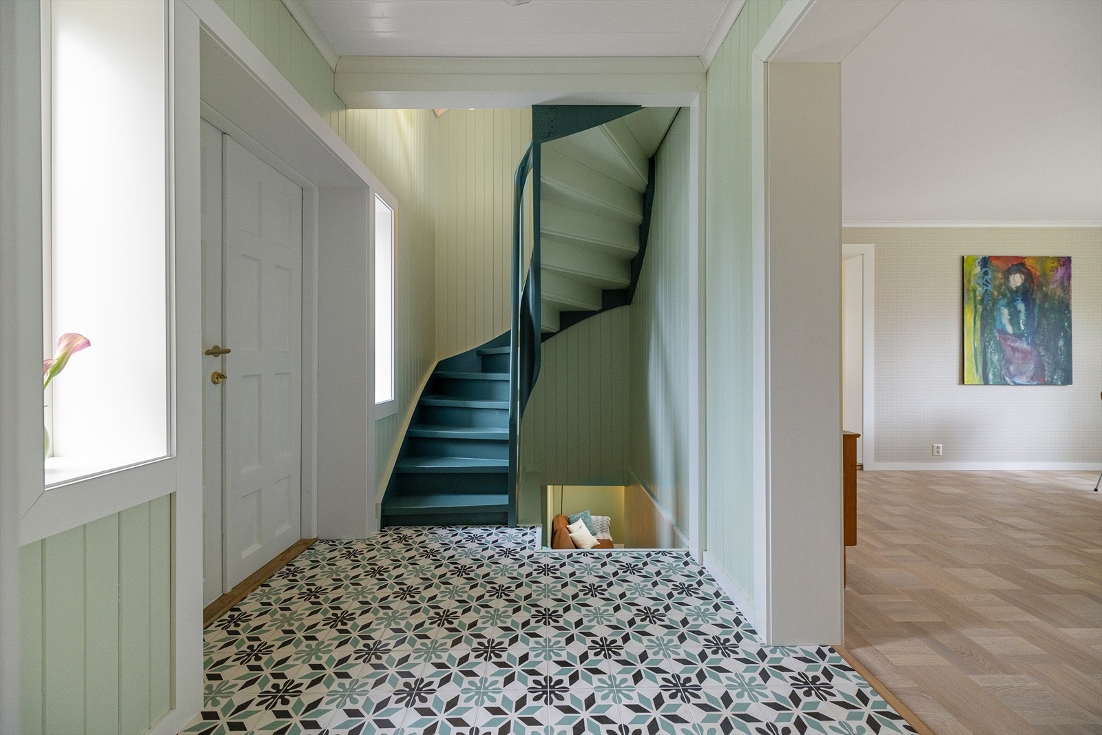 Håndlaget marokkanske fliser med varmekabler. Galleribilde