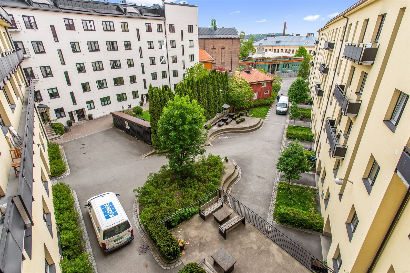 Super hyggelige felles arealer for brl. beboere. Bom nede i veien for å komme inn på området Galleribilde