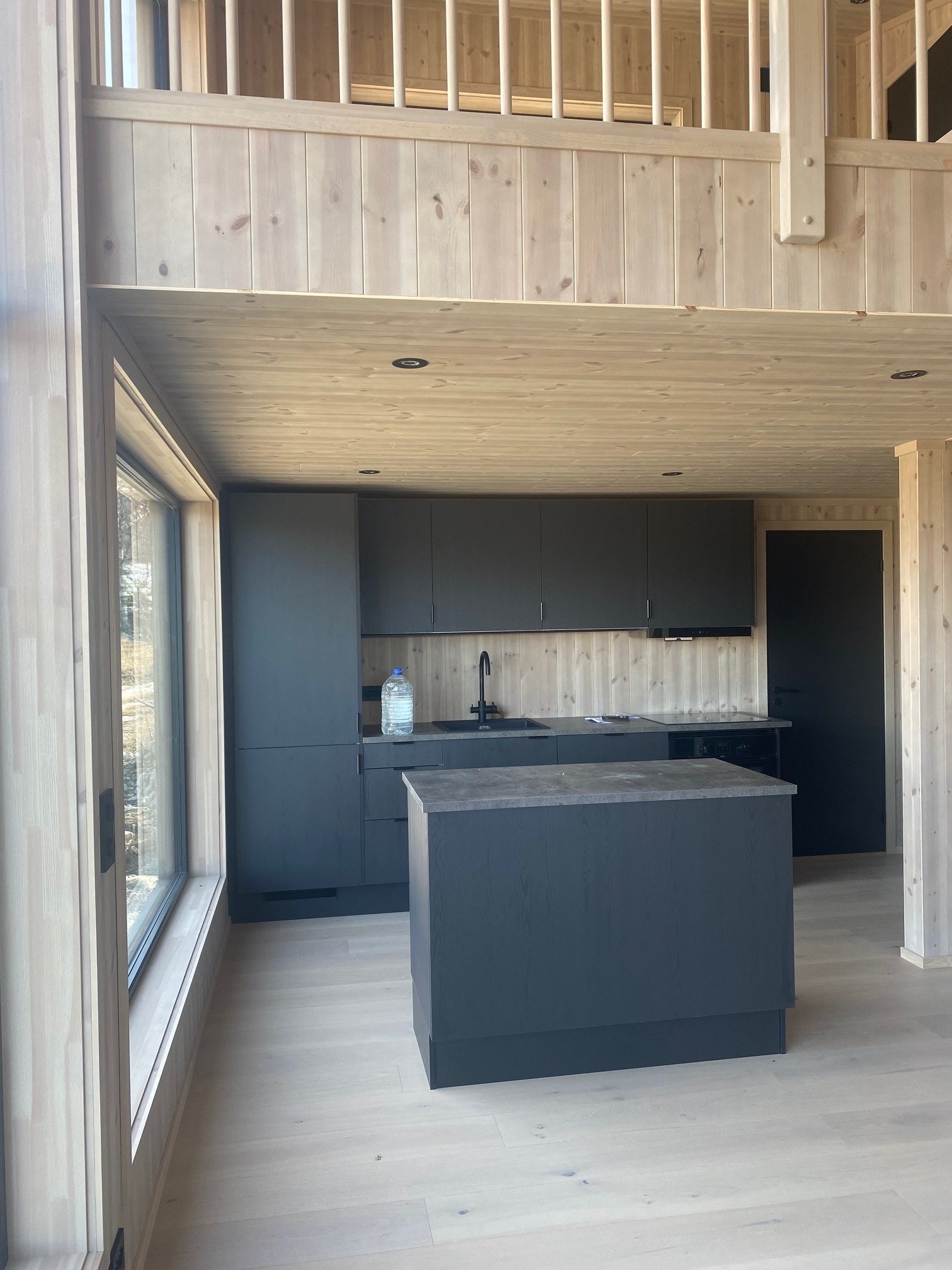 Kjøkken med åpen hems over Galleribilde