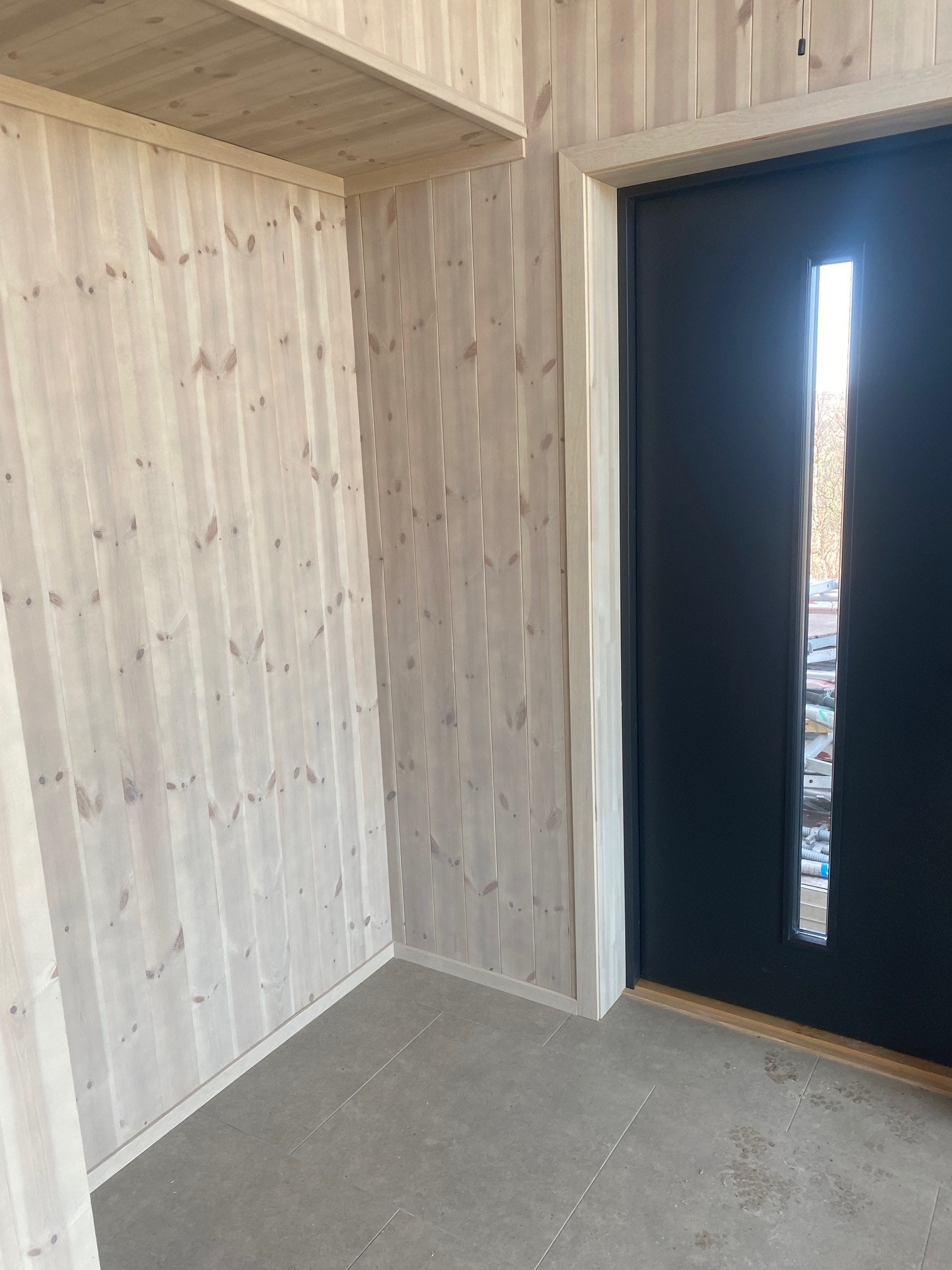 Inngangsdør med garderobeplass Galleribilde