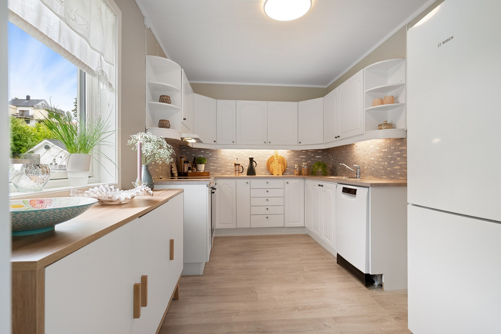 God skap- og benkeplass Galleribilde