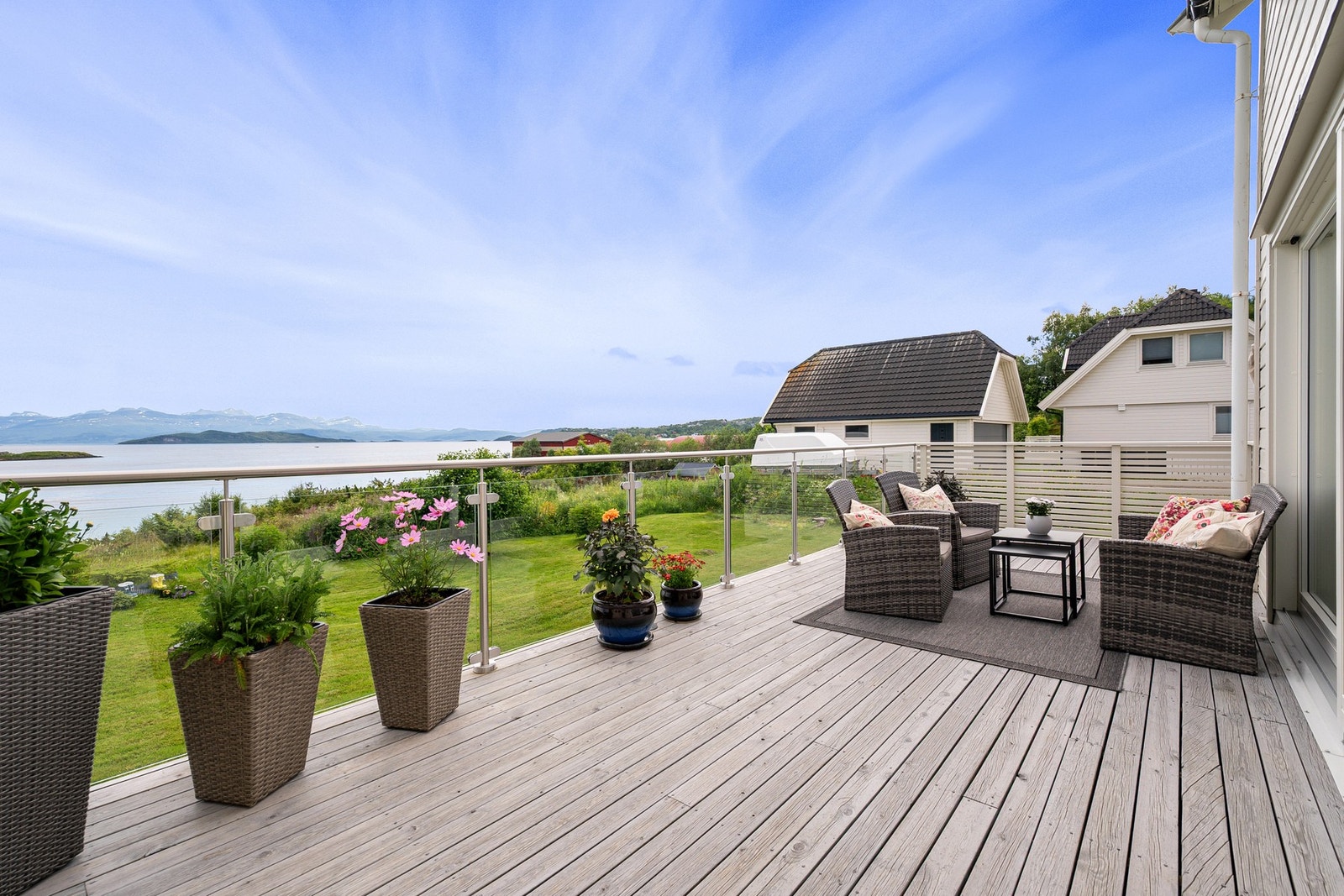 Her har du god plass til utemøblementet og kan invitere til sosiale lag Galleribilde