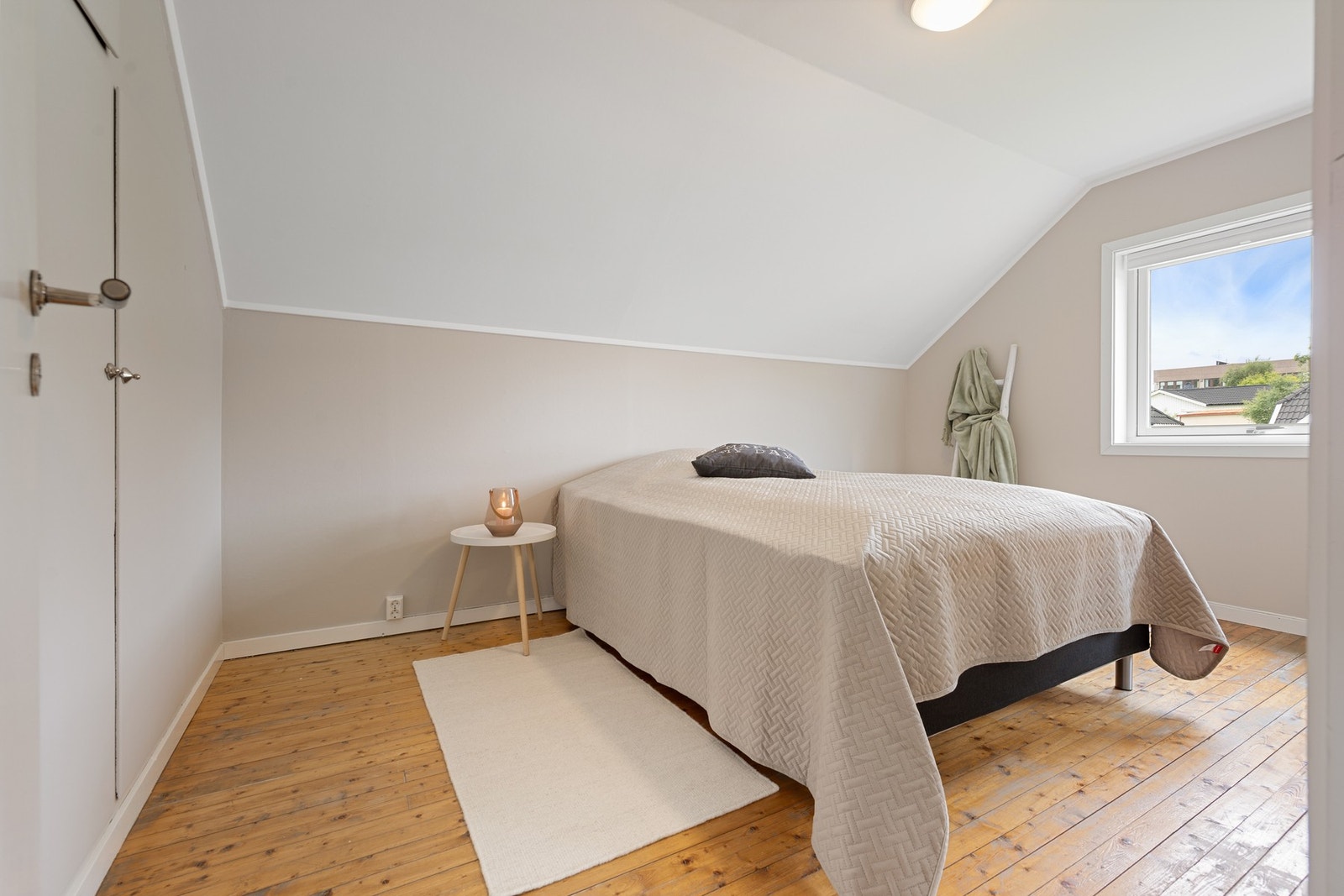 Det er totalt fire soverom i denne etasjen Galleribilde