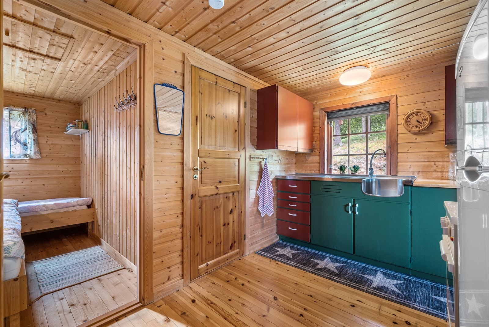 Videre beveger vi oss til hyttens soveromsavdeling. Galleribilde