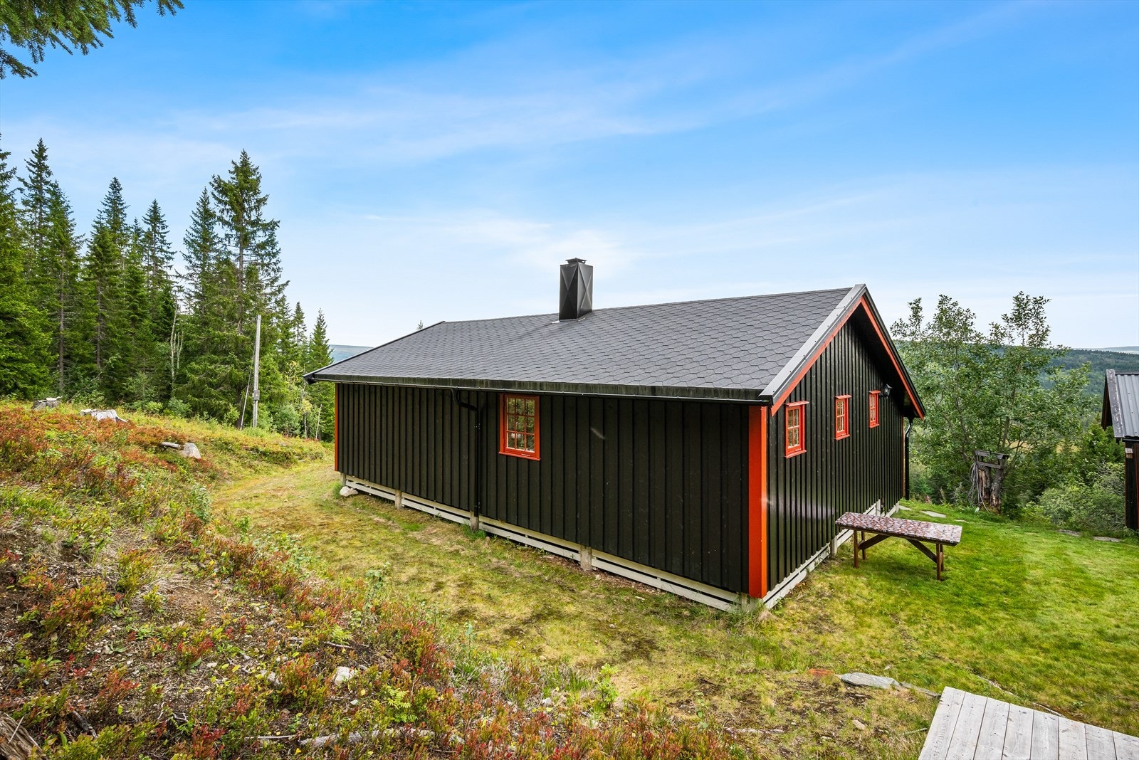 Hytten ble oppgradert med nytt tak, takrenner og pipebeslag i 2017. Galleribilde