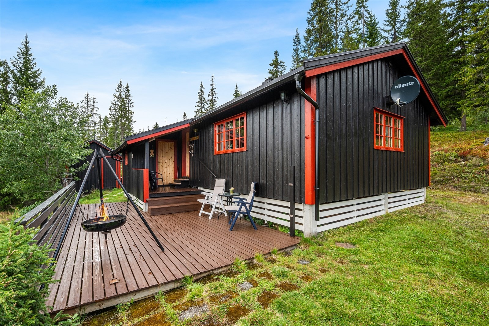 Terrasse på hytten på hele 27 kvm med gode møbleringsmuligheter. Galleribilde