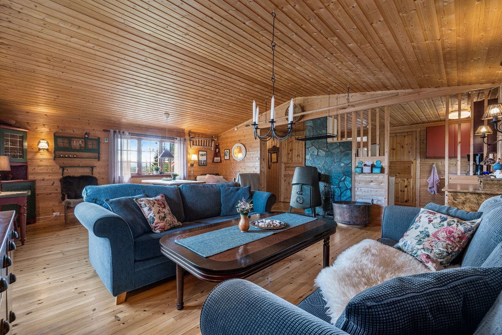 Hytten selges møblert. Galleribilde