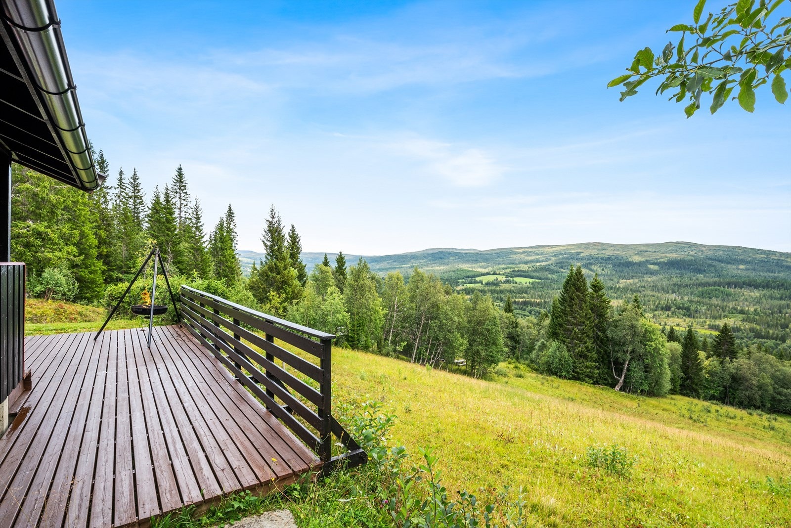 Det er deilig å sitte i solveggen å bare nyte roen. Galleribilde