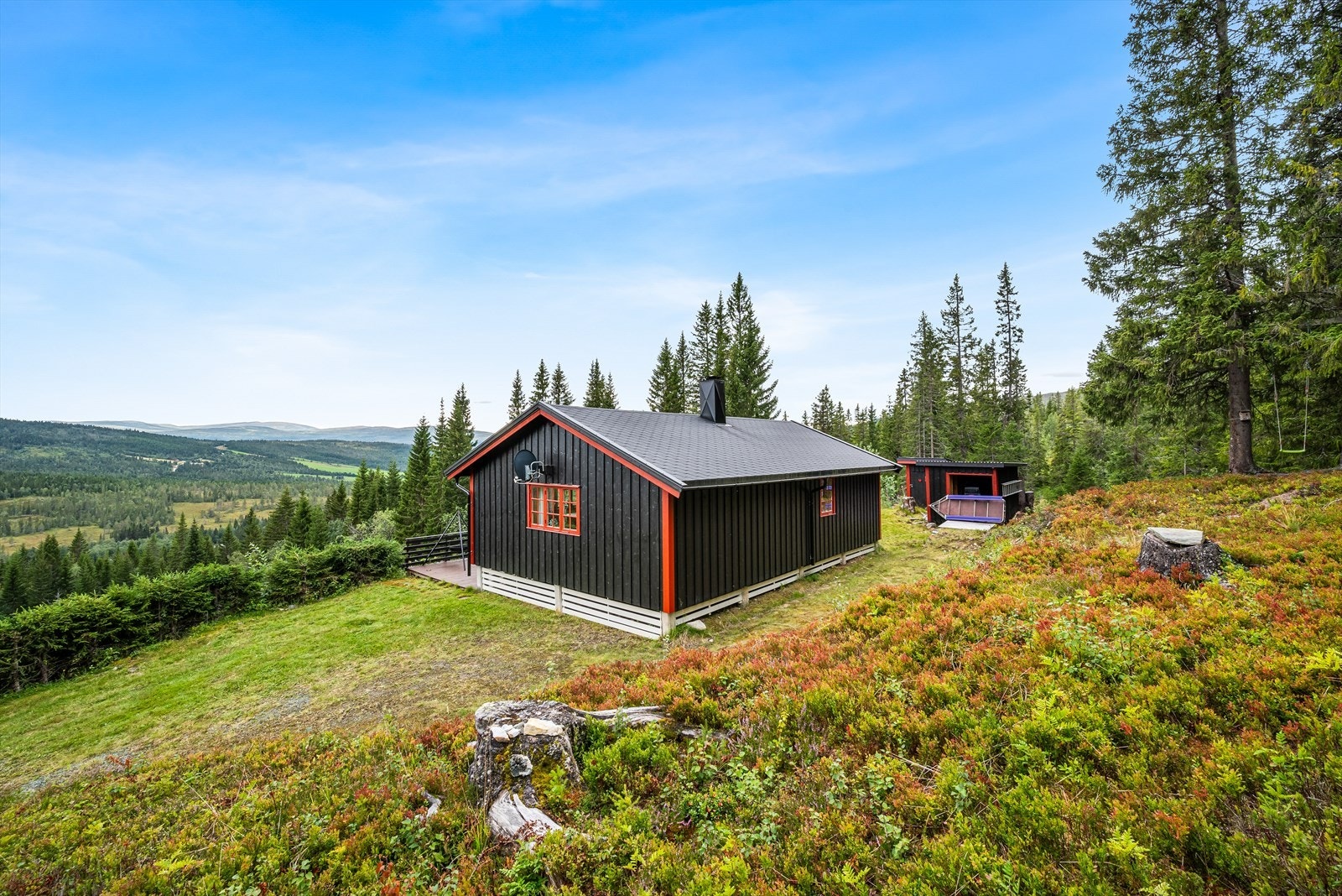 Selve hytten er på ca. 83 kvm BRA og bygd i 1988. Galleribilde