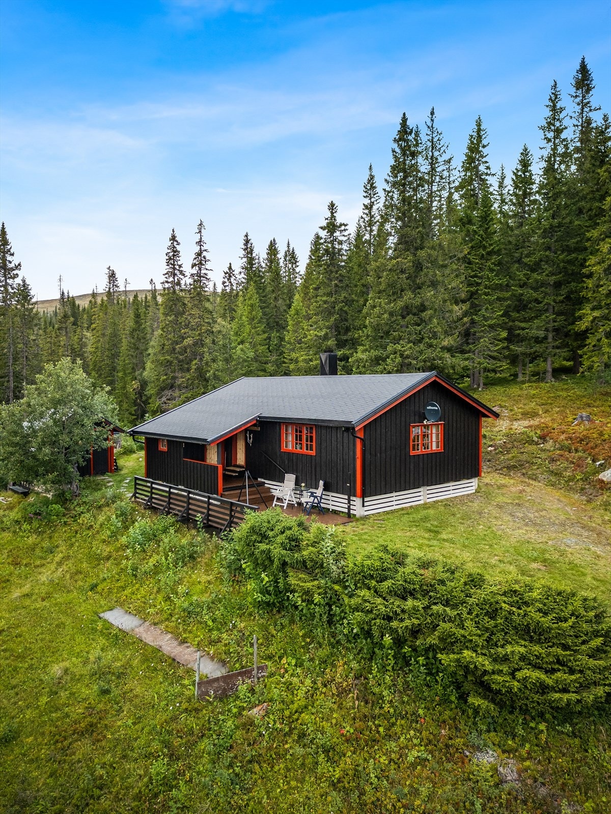 Her har du fantastiske turmuligheter like utenfor døren samt flere flotte vann i nærområdet. Galleribilde