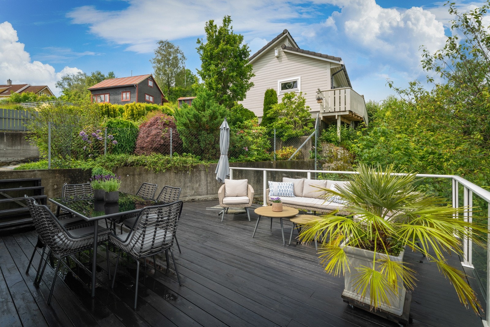 Arealet gjør at man fint kan dele terrassen i soner Galleribilde