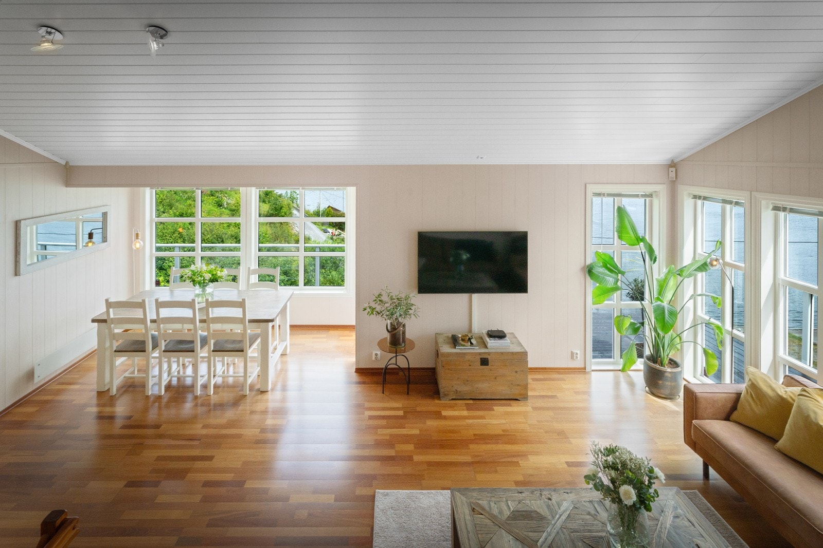 Herfra har man full kontroll på stuen i planet under Galleribilde