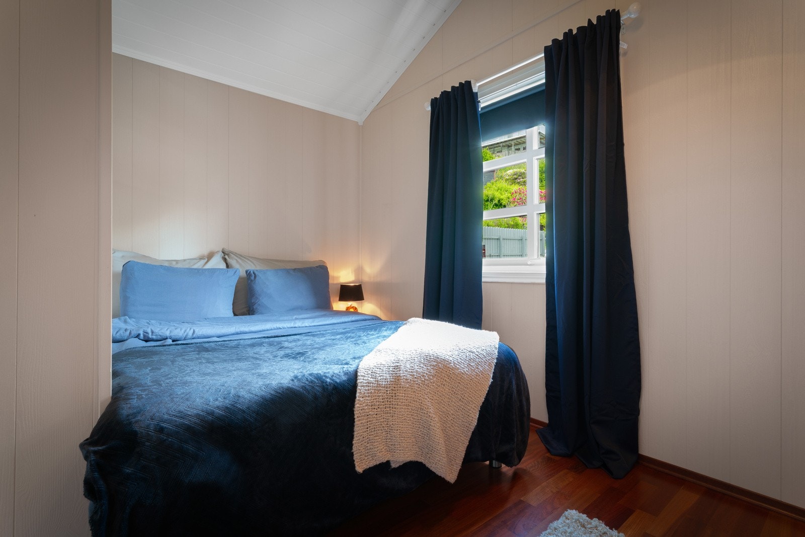 Videre er øverste plan innredet med soverom Galleribilde