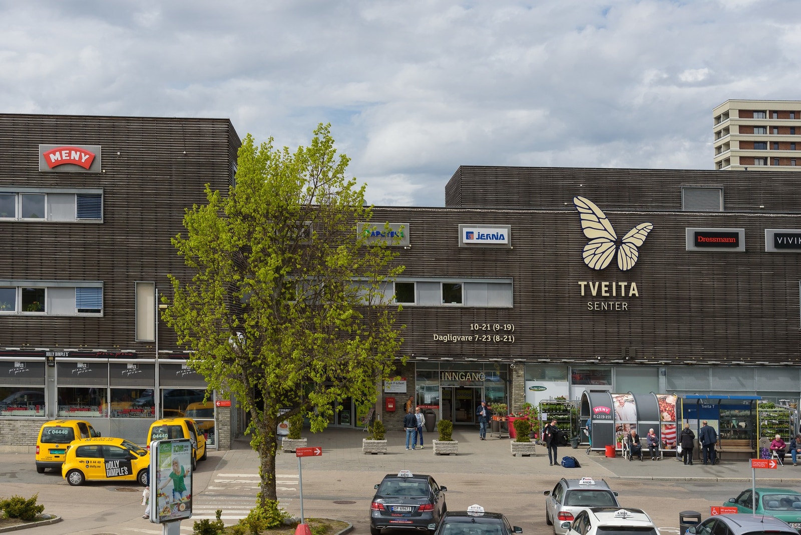 Nærhet til flere butikker og spisesteder og kjøpesentre som Tveita senter, Alna senter, IKEA m.m. Galleribilde