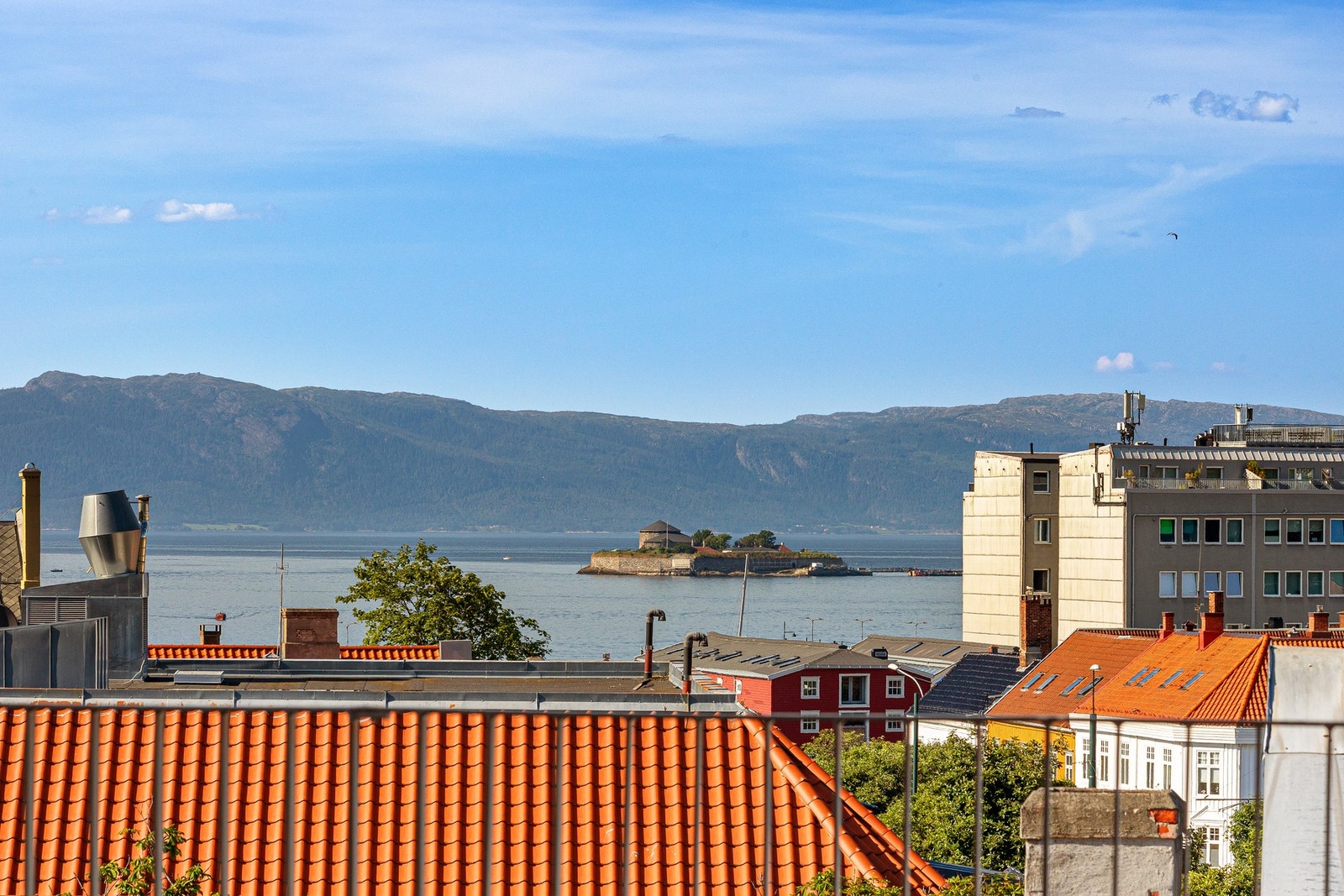 Nydelig utsikt mot Trondheimsfjorden gir en ekstra dimensjon til bomiljøet. Galleribilde