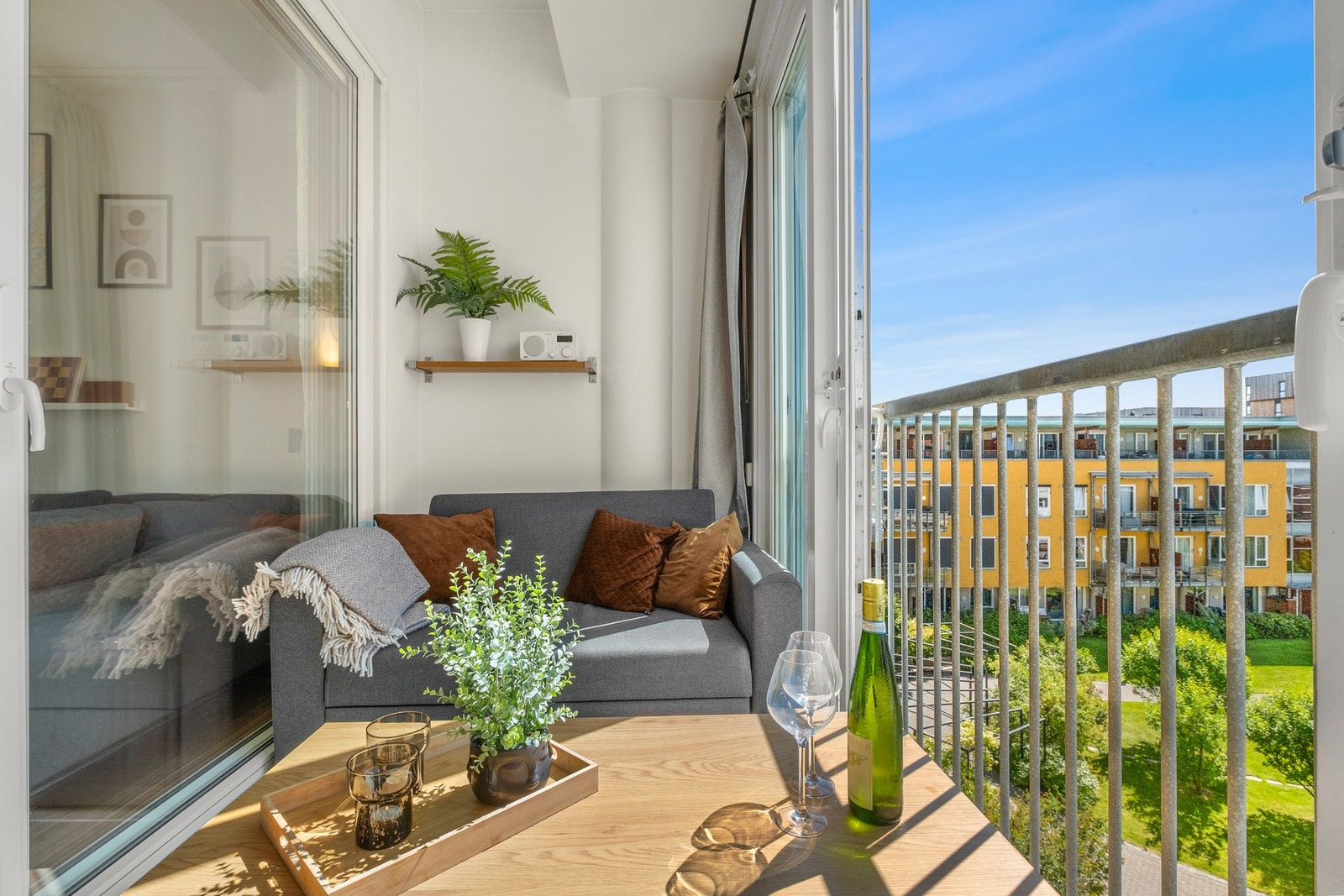 Det er mulighet til og åpne/lukke balkongen slik at den kan benyttes hele året Galleribilde