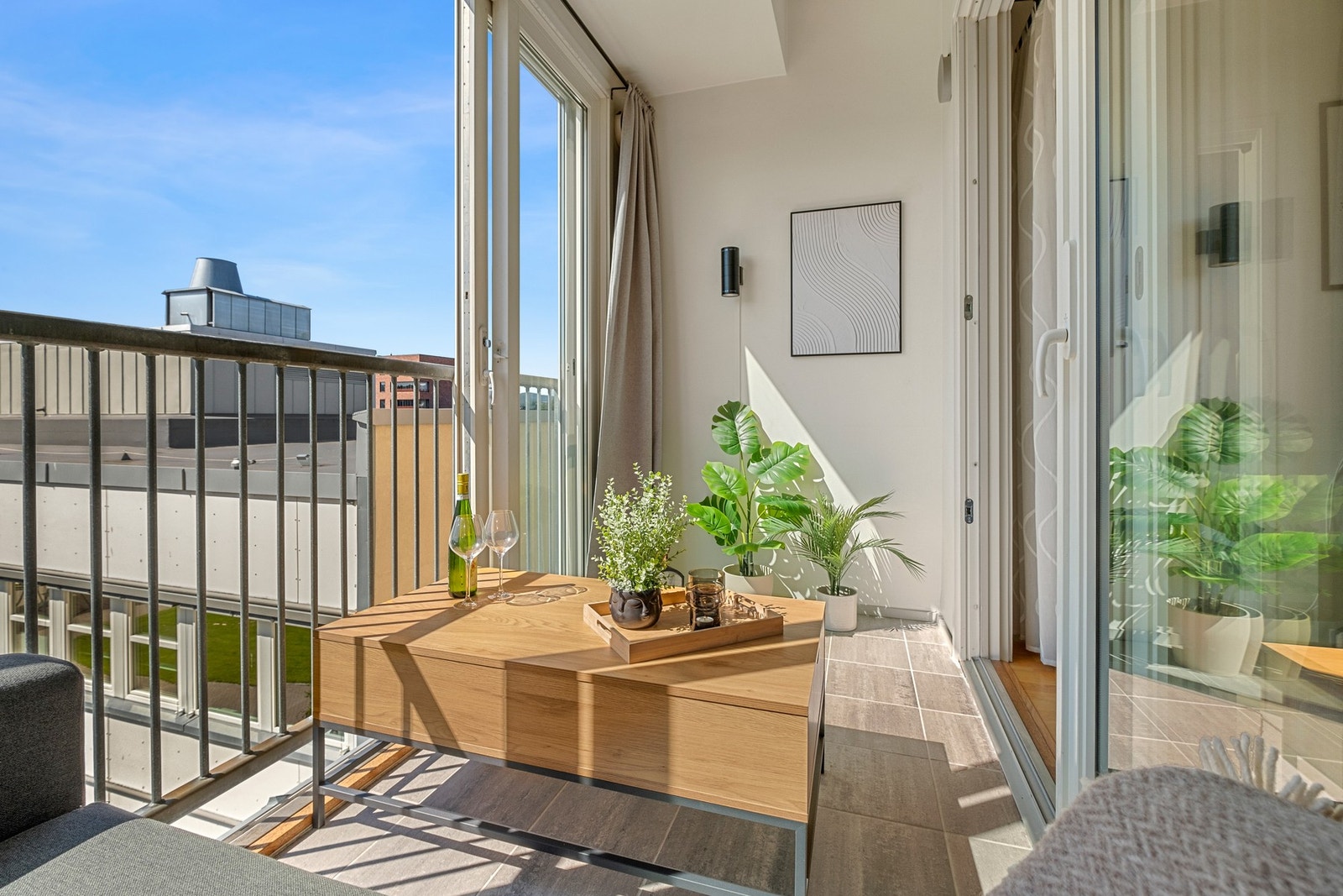 Her er det god plass til ønsket utemøblement Galleribilde