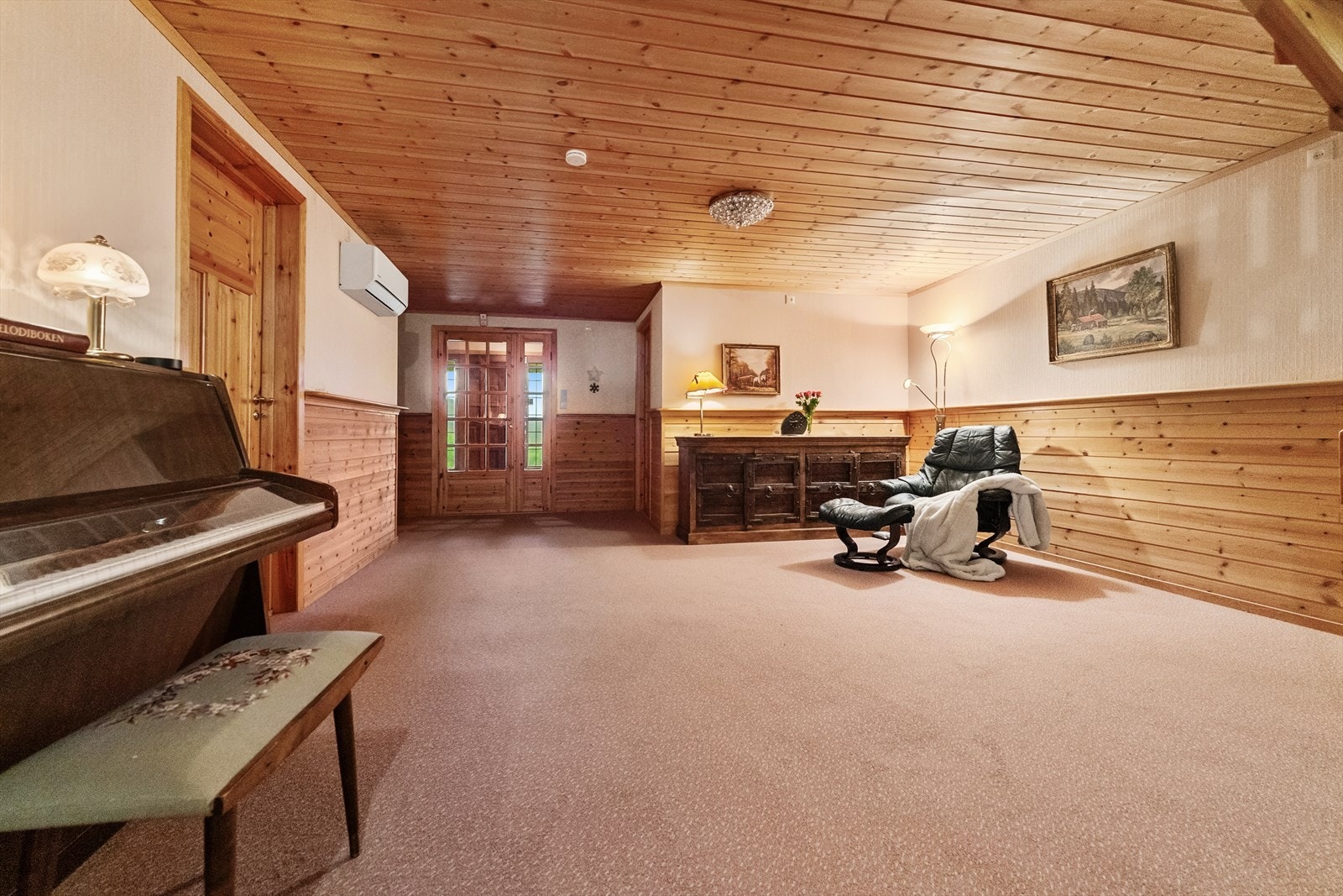 Hall/kjellerstue Galleribilde